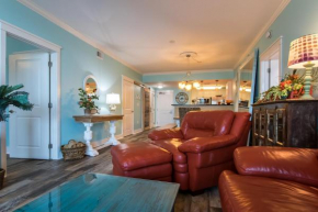 Charming Walk-Out No Elevator Needed! Waterscape A233